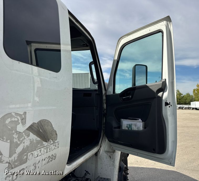 image for item YA1171 2023 International MV607 box truck