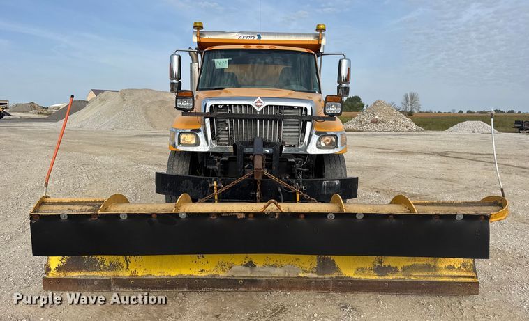 image for item DO2308 2004 International 7400 dump truck