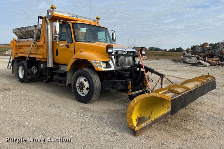 image for item DO2308 2004 International 7400 dump truck