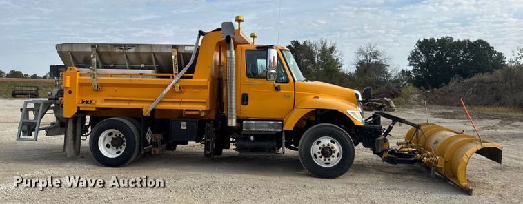 image for item DO2308 2004 International 7400 dump truck