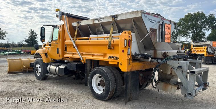 image for item DO2308 2004 International 7400 dump truck