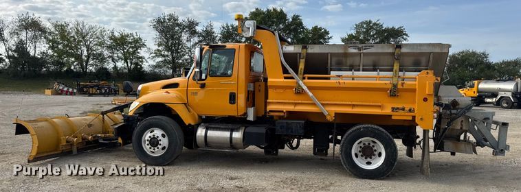 image for item DO2308 2004 International 7400 dump truck