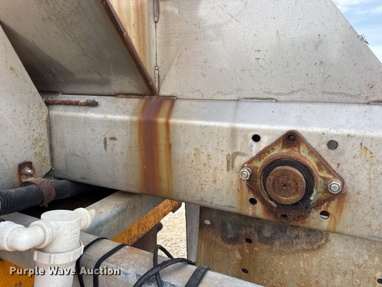 image for item DO2308 2004 International 7400 dump truck