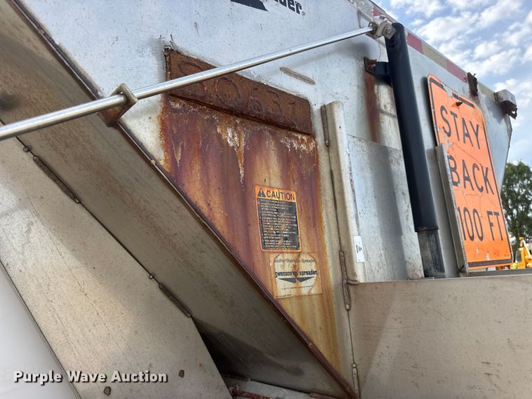 image for item DO2308 2004 International 7400 dump truck