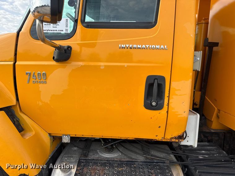 image for item DO2308 2004 International 7400 dump truck