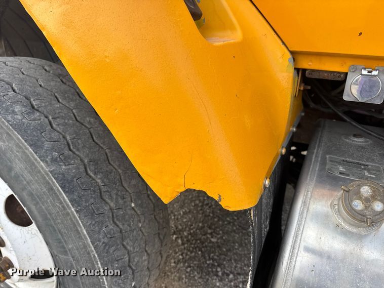 image for item DO2308 2004 International 7400 dump truck