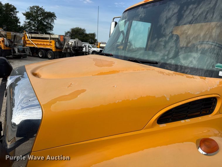 image for item DO2308 2004 International 7400 dump truck