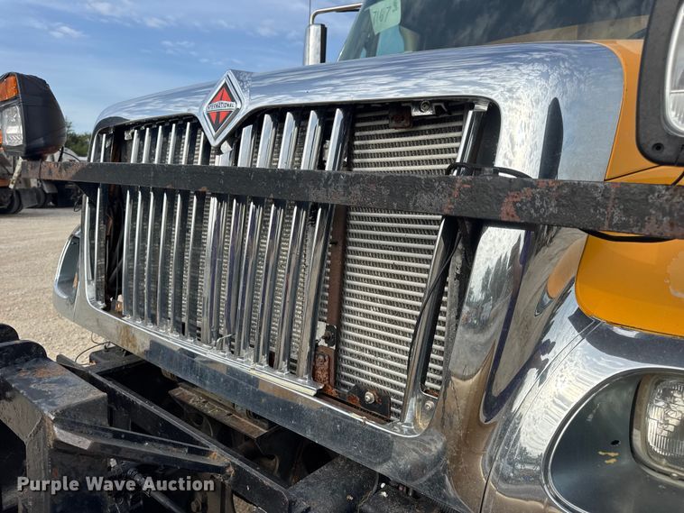 image for item DO2308 2004 International 7400 dump truck