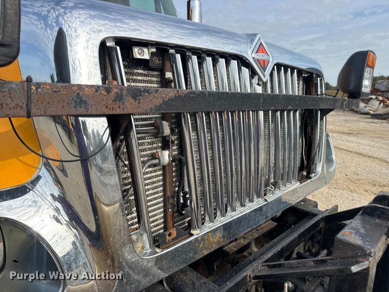 image for item DO2308 2004 International 7400 dump truck