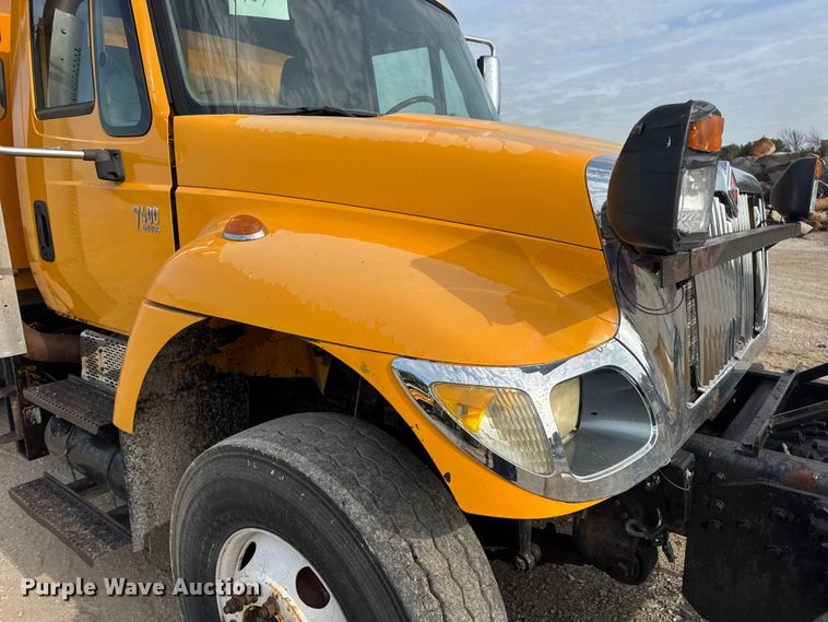 image for item DO2308 2004 International 7400 dump truck