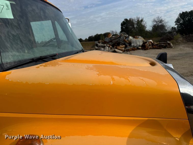 image for item DO2308 2004 International 7400 dump truck