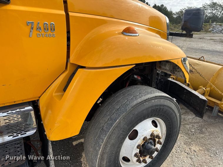 image for item DO2308 2004 International 7400 dump truck