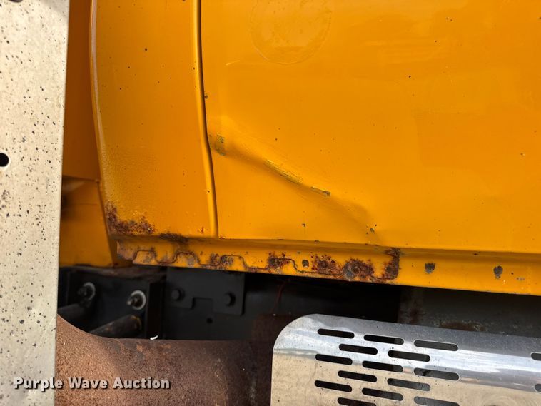 image for item DO2308 2004 International 7400 dump truck