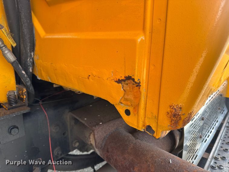 image for item DO2308 2004 International 7400 dump truck