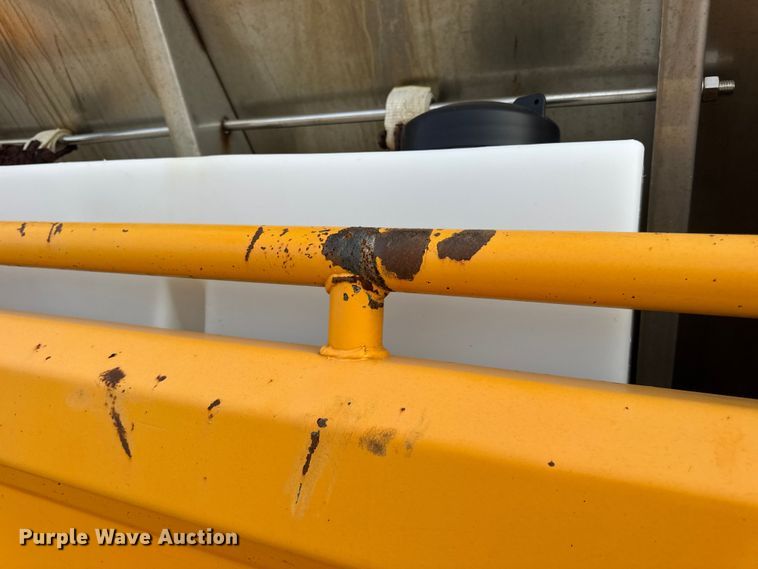 image for item DO2308 2004 International 7400 dump truck