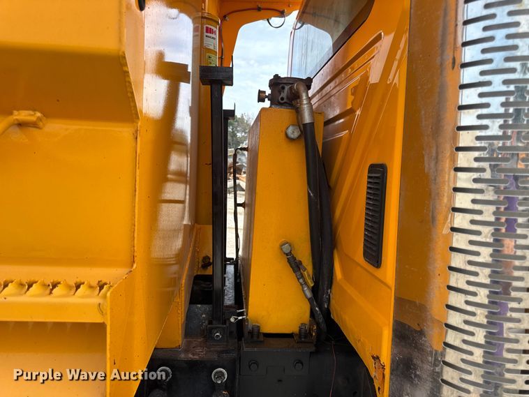 image for item DO2308 2004 International 7400 dump truck