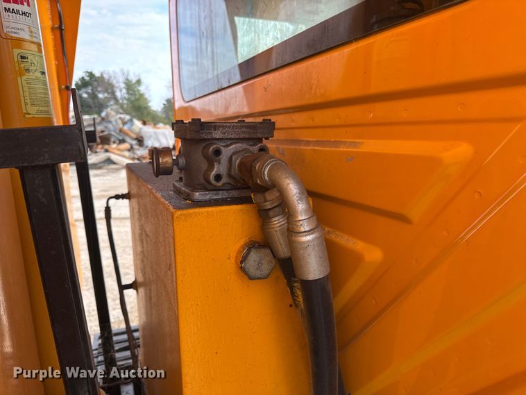 image for item DO2308 2004 International 7400 dump truck