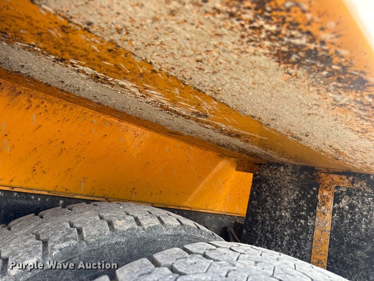 image for item DO2308 2004 International 7400 dump truck