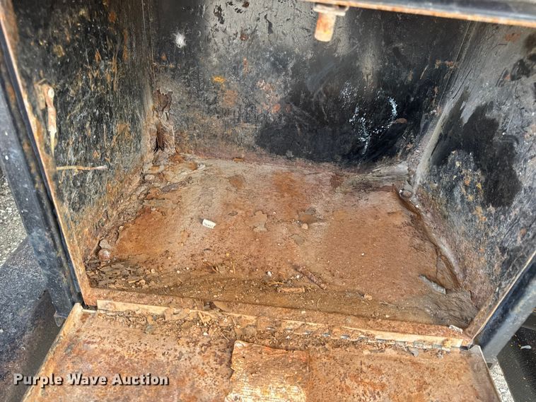 image for item DO2308 2004 International 7400 dump truck