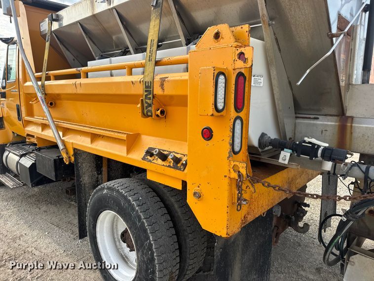 image for item DO2308 2004 International 7400 dump truck