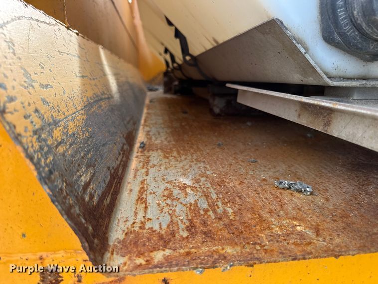 image for item DO2308 2004 International 7400 dump truck