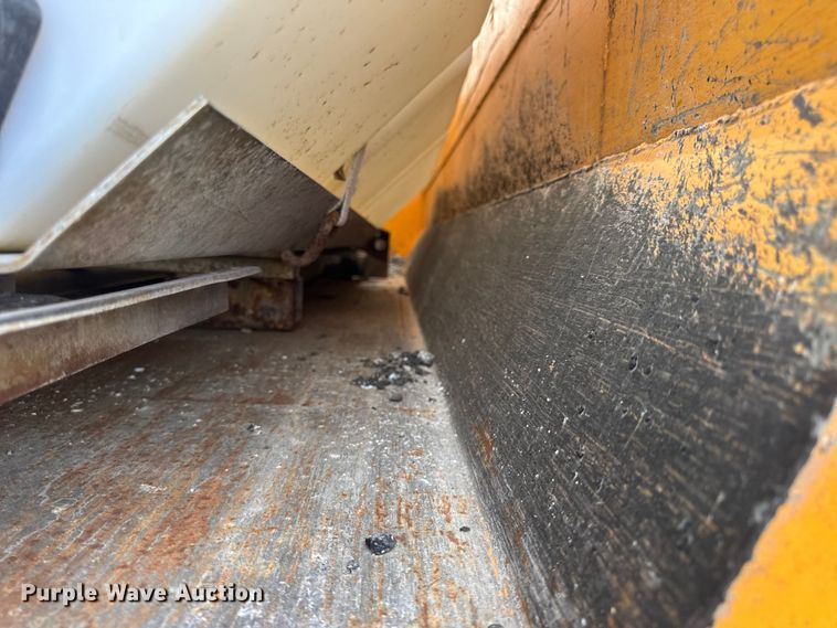 image for item DO2308 2004 International 7400 dump truck