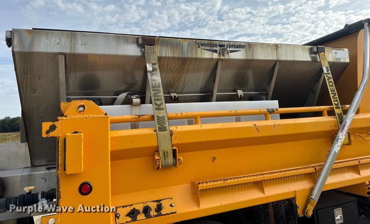 image for item DO2308 2004 International 7400 dump truck