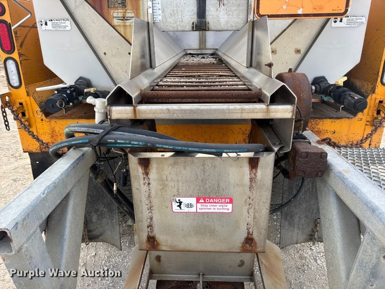 image for item DO2308 2004 International 7400 dump truck