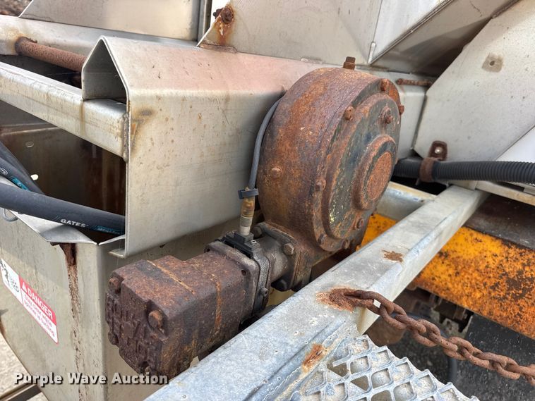 image for item DO2308 2004 International 7400 dump truck