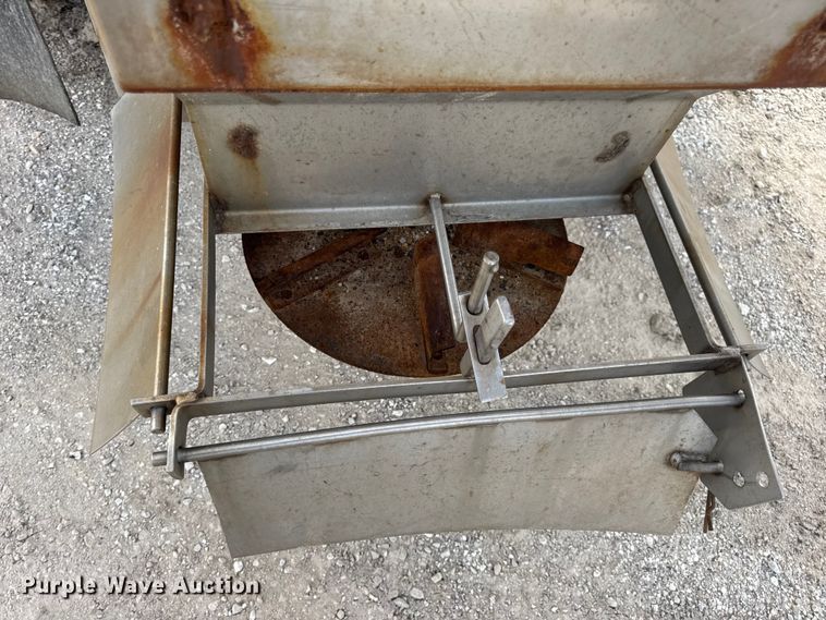 image for item DO2308 2004 International 7400 dump truck