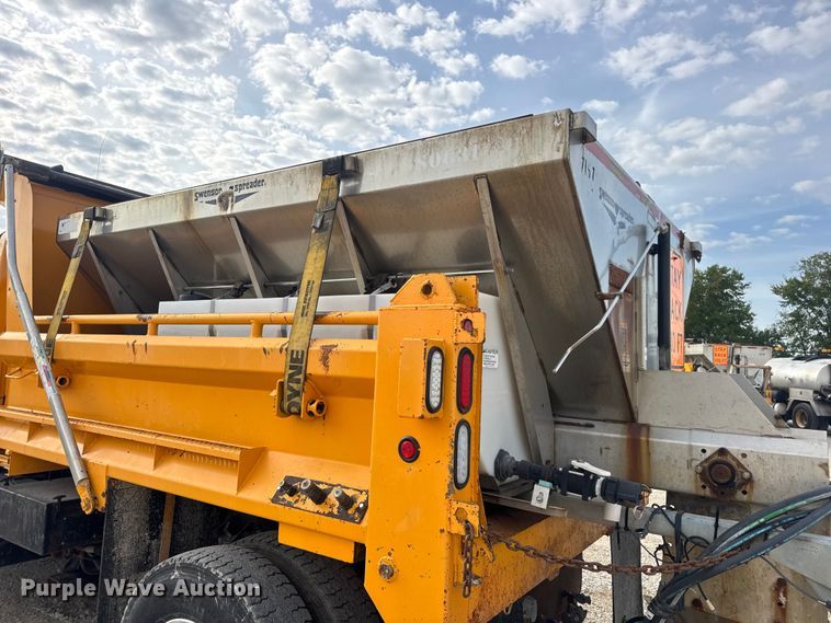 image for item DO2308 2004 International 7400 dump truck