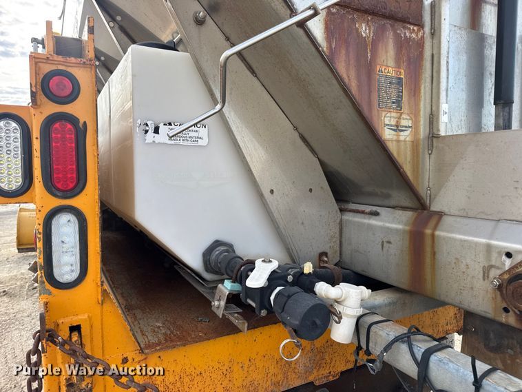 image for item DO2308 2004 International 7400 dump truck