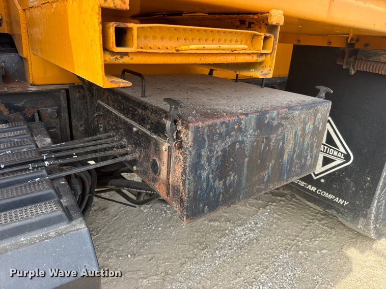 image for item DO2308 2004 International 7400 dump truck