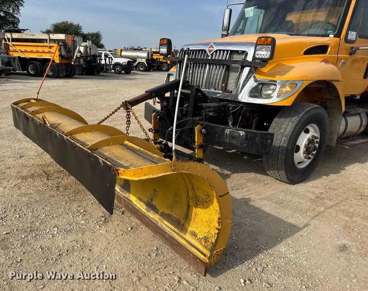 image for item DO2308 2004 International 7400 dump truck