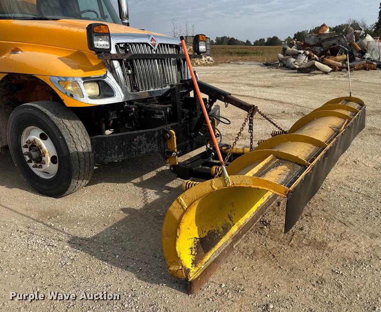 image for item DO2308 2004 International 7400 dump truck
