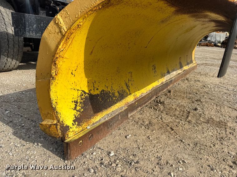 image for item DO2308 2004 International 7400 dump truck