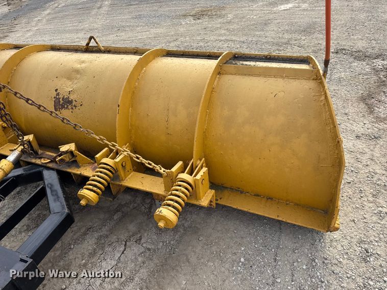 image for item DO2308 2004 International 7400 dump truck