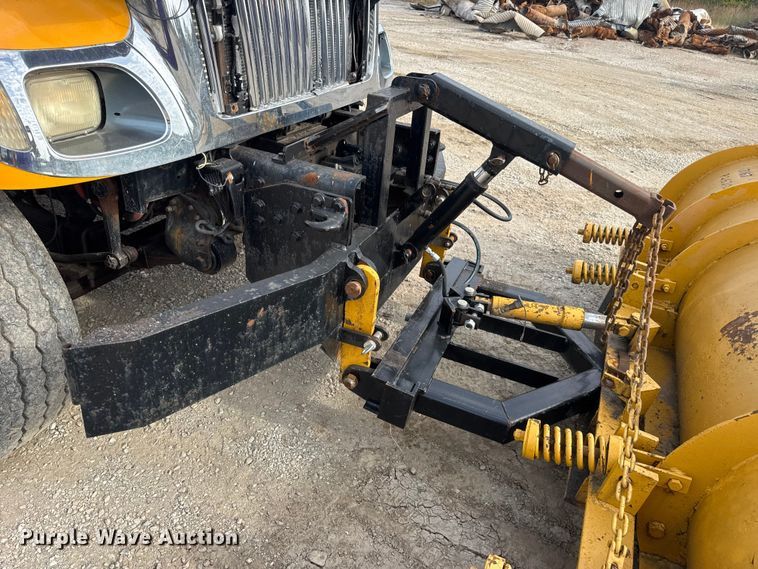 image for item DO2308 2004 International 7400 dump truck