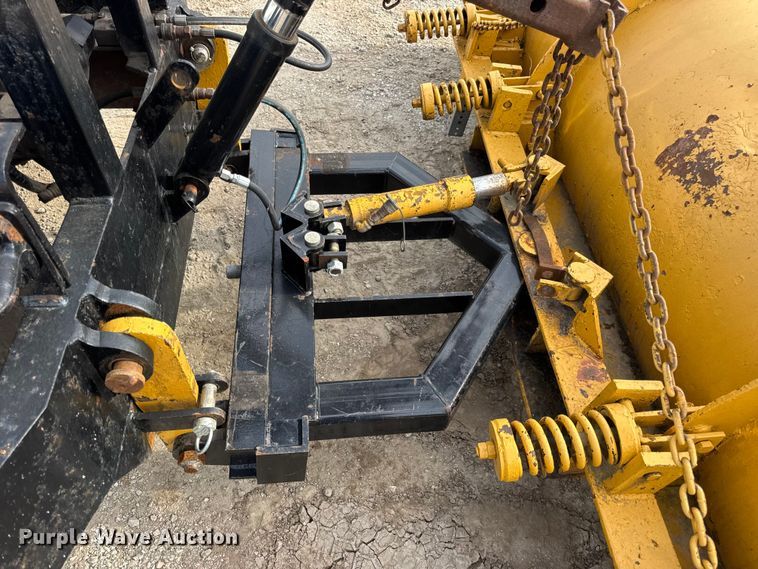 image for item DO2308 2004 International 7400 dump truck