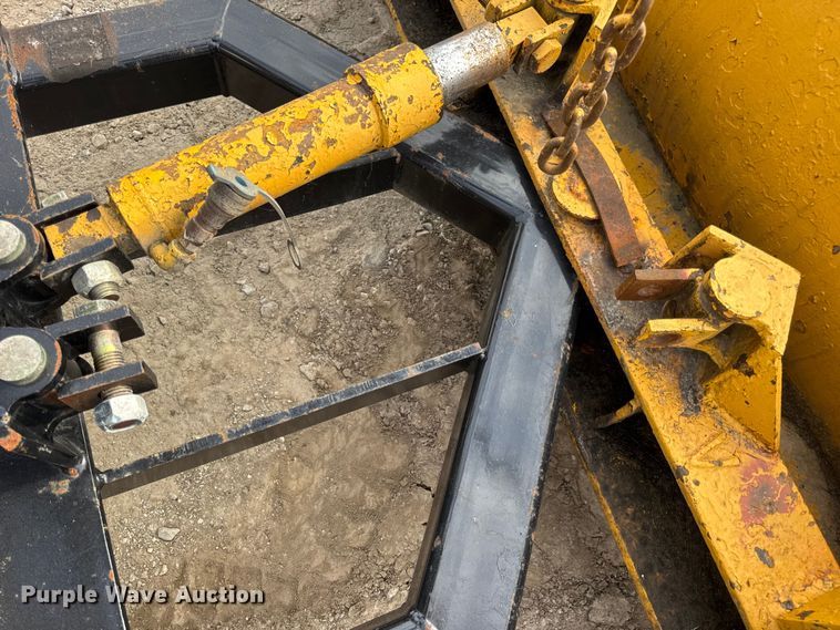 image for item DO2308 2004 International 7400 dump truck