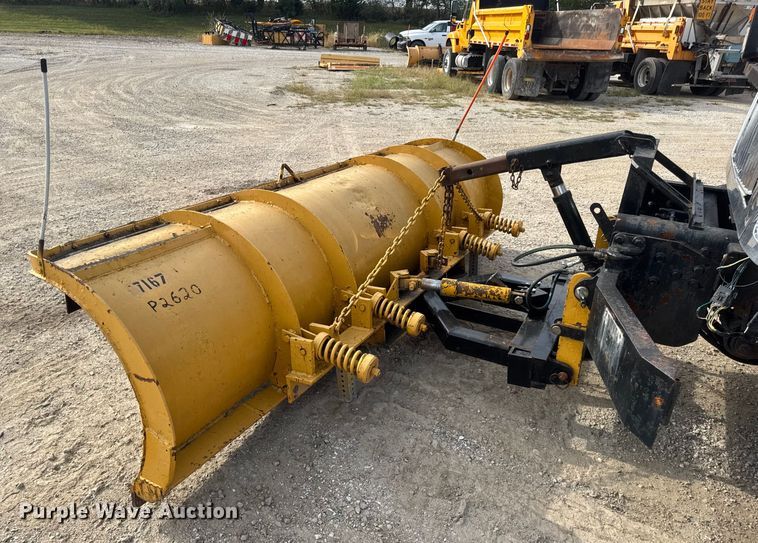 image for item DO2308 2004 International 7400 dump truck