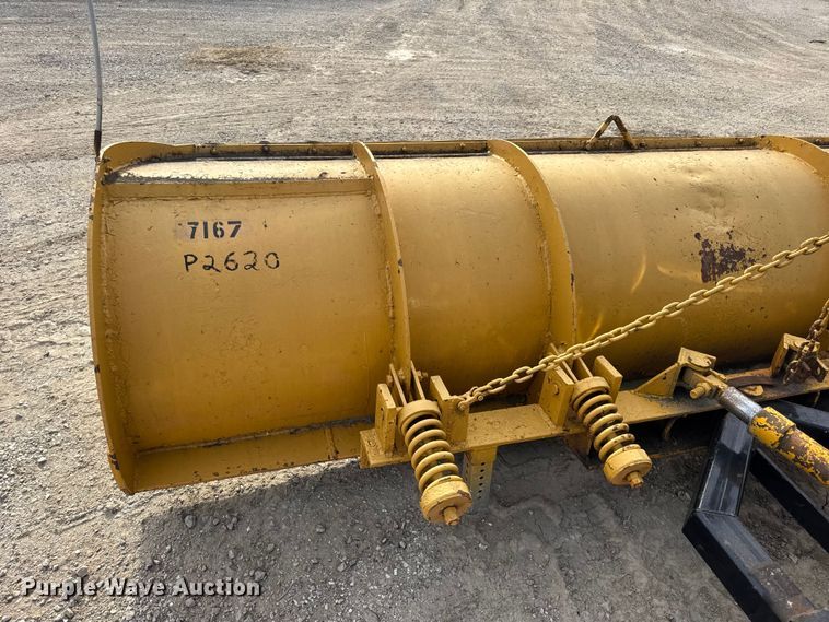 image for item DO2308 2004 International 7400 dump truck