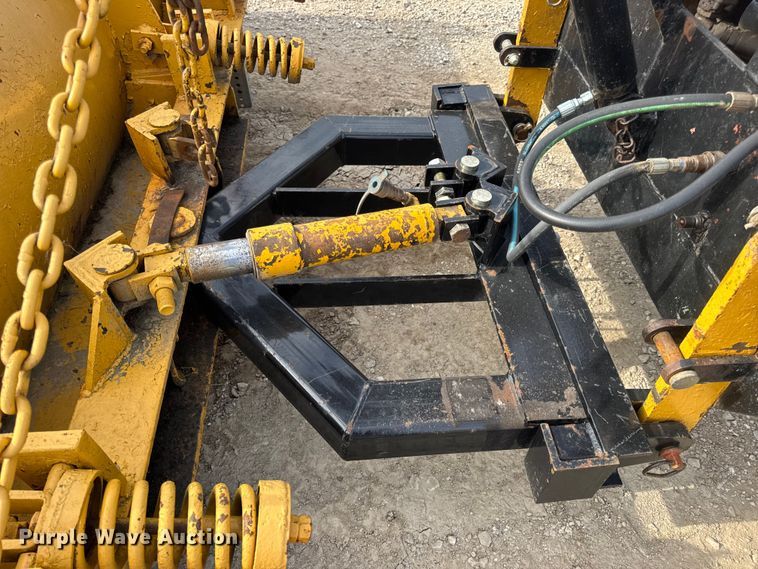 image for item DO2308 2004 International 7400 dump truck