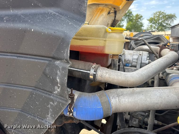 image for item DO2308 2004 International 7400 dump truck