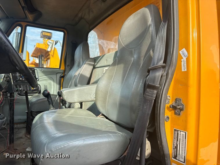 image for item DO2308 2004 International 7400 dump truck