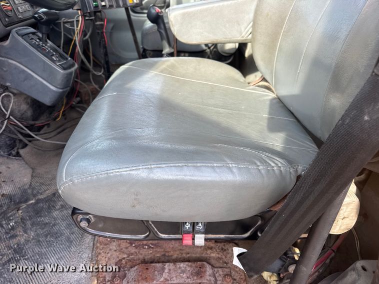 image for item DO2308 2004 International 7400 dump truck