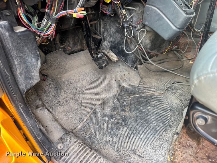 image for item DO2308 2004 International 7400 dump truck