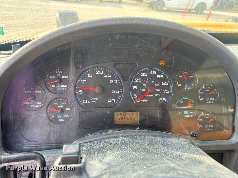 image for item DO2308 2004 International 7400 dump truck