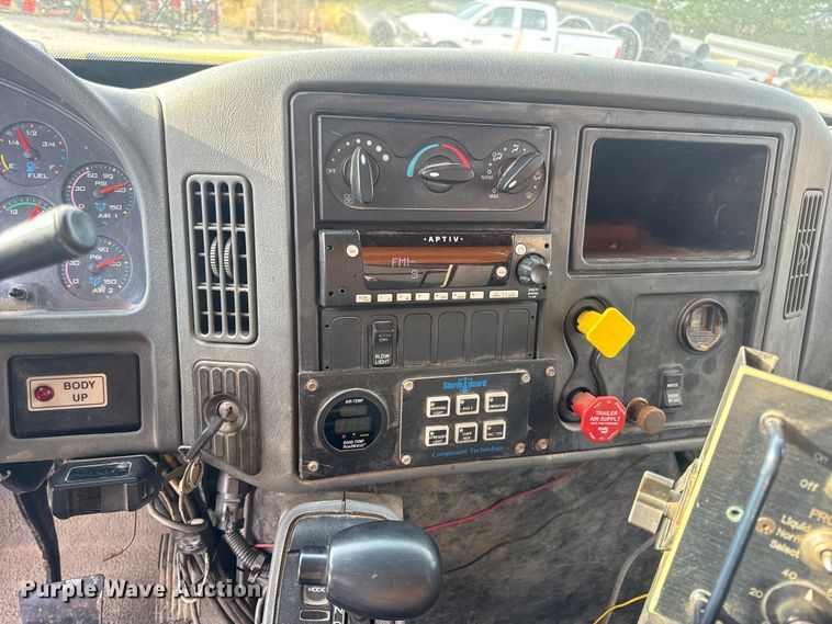 image for item DO2308 2004 International 7400 dump truck