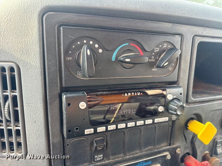 image for item DO2308 2004 International 7400 dump truck